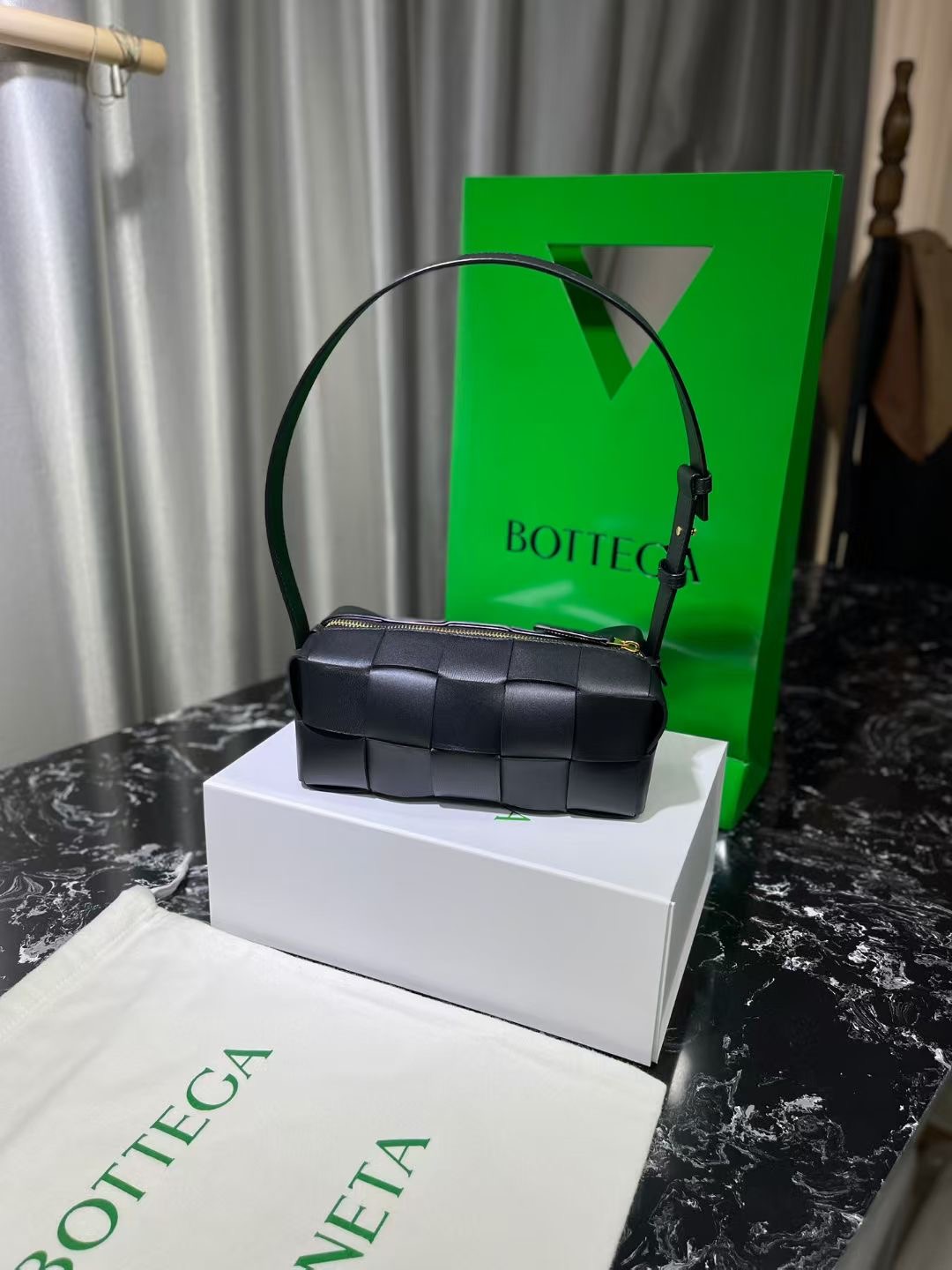 do** กระเป๋าหนังแกะแท้ Bottega Small Brick Cassette หญิง สินค้าใหม่ ของแท้
