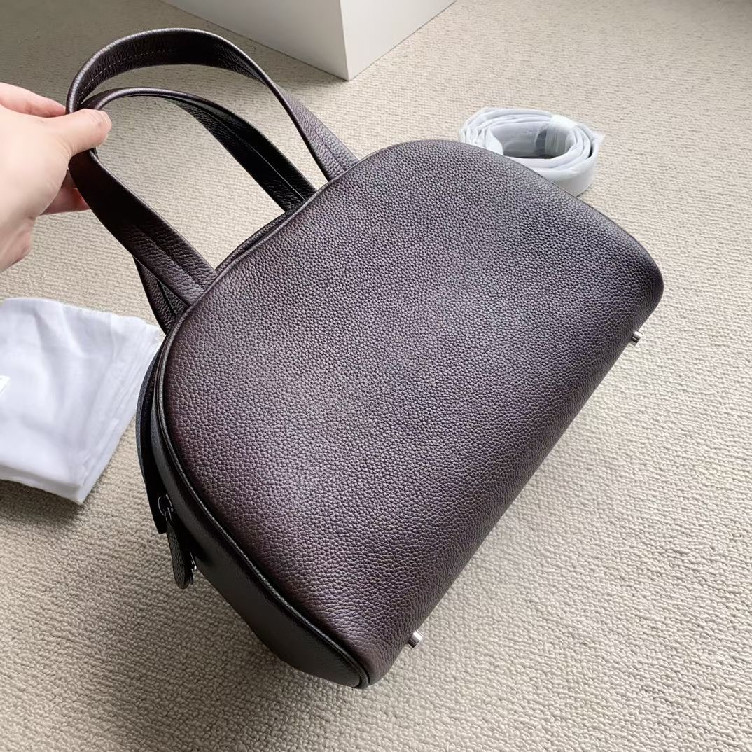 **do** กระเป๋าหนัง THE ROW TWO LOGO BOWLER BAG มี2 สี สินค้าใหม่ ของแท้