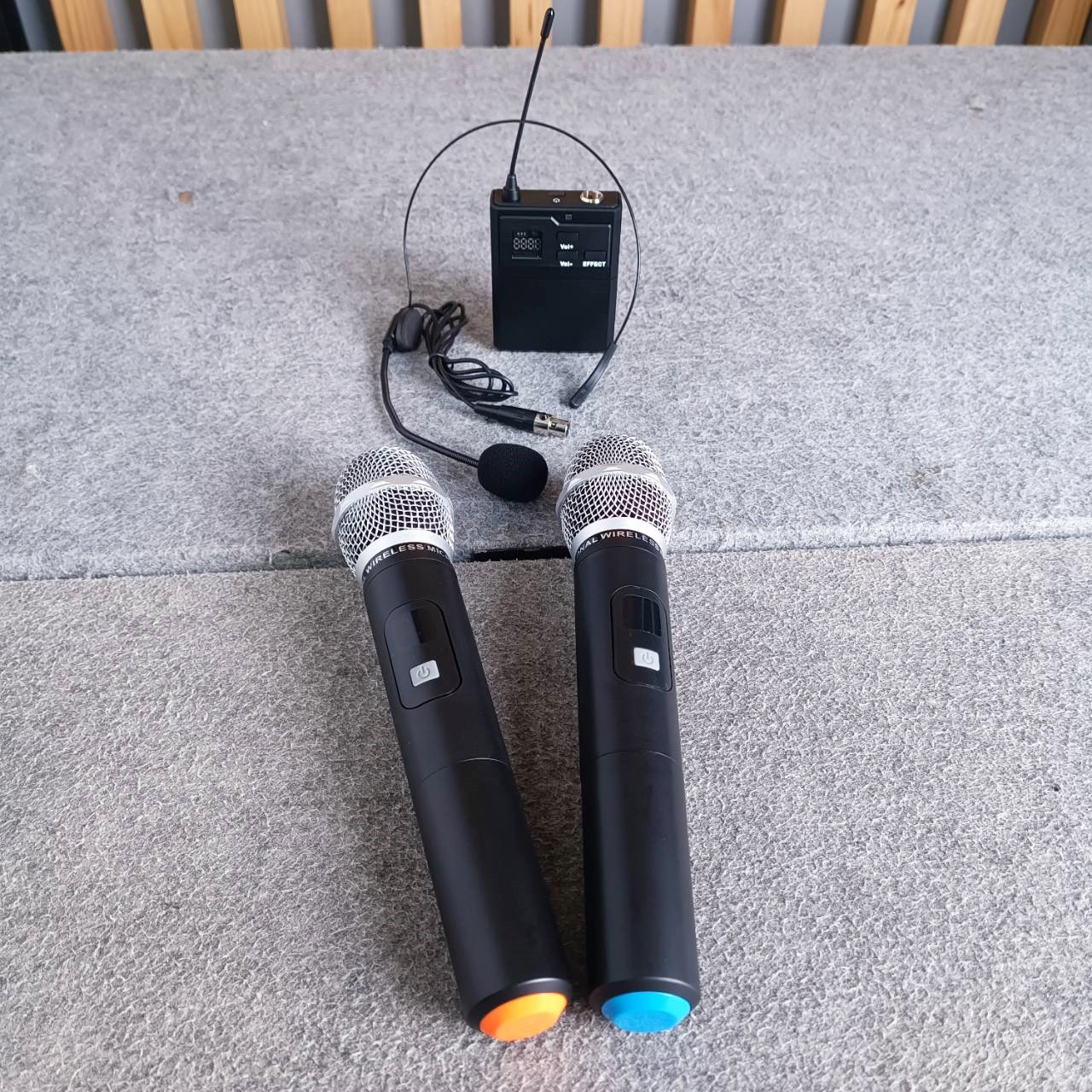 XXL XXL-715 ลำโพงล้อลาก ไมค์ลอย UHF ตู้ลำโพงเคลื่อนที่ 15 นิ้ว พร้อมไมค์ลอย UHF มีบลูทูธ และแบตเตอรี่ชาร์จในตัว ลําโพงเคลื่อนที่พร้อมไมค์ XXL15 XXL 15 เอไอ-ไพศาล