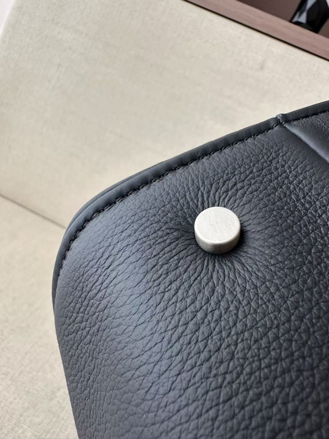 **do** กระเป๋าเดินทางหรือใส่เอกสาร Zegna BLACK DEERSKIN TOTE BAG หนังกวางนุ่ม สินค้าใหม่ ของแท้