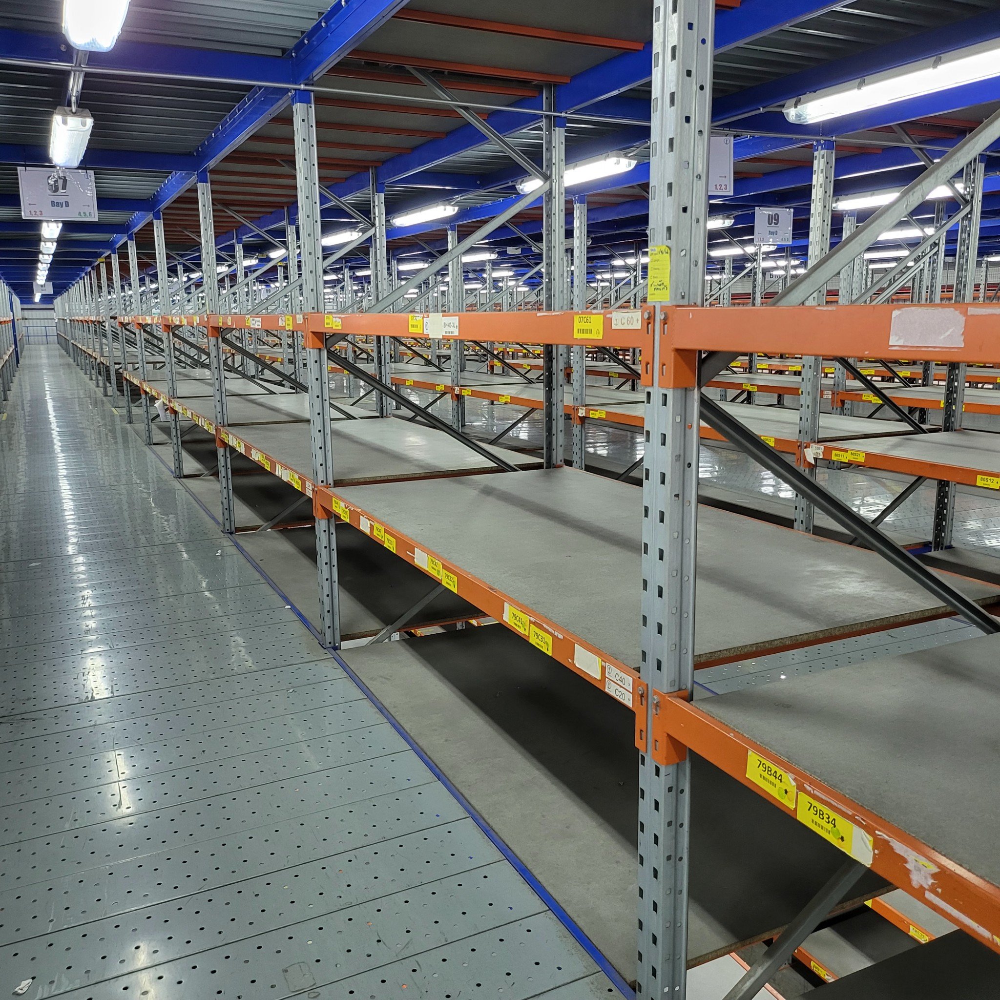 สินค้ามาใหม่ ขนาด 125x250 cm สูง 2m-10m ปูพื้นด้วยวีว่าบอร์ด 20mm รับน้ำหนักได้ชั้นละ 1000 kg