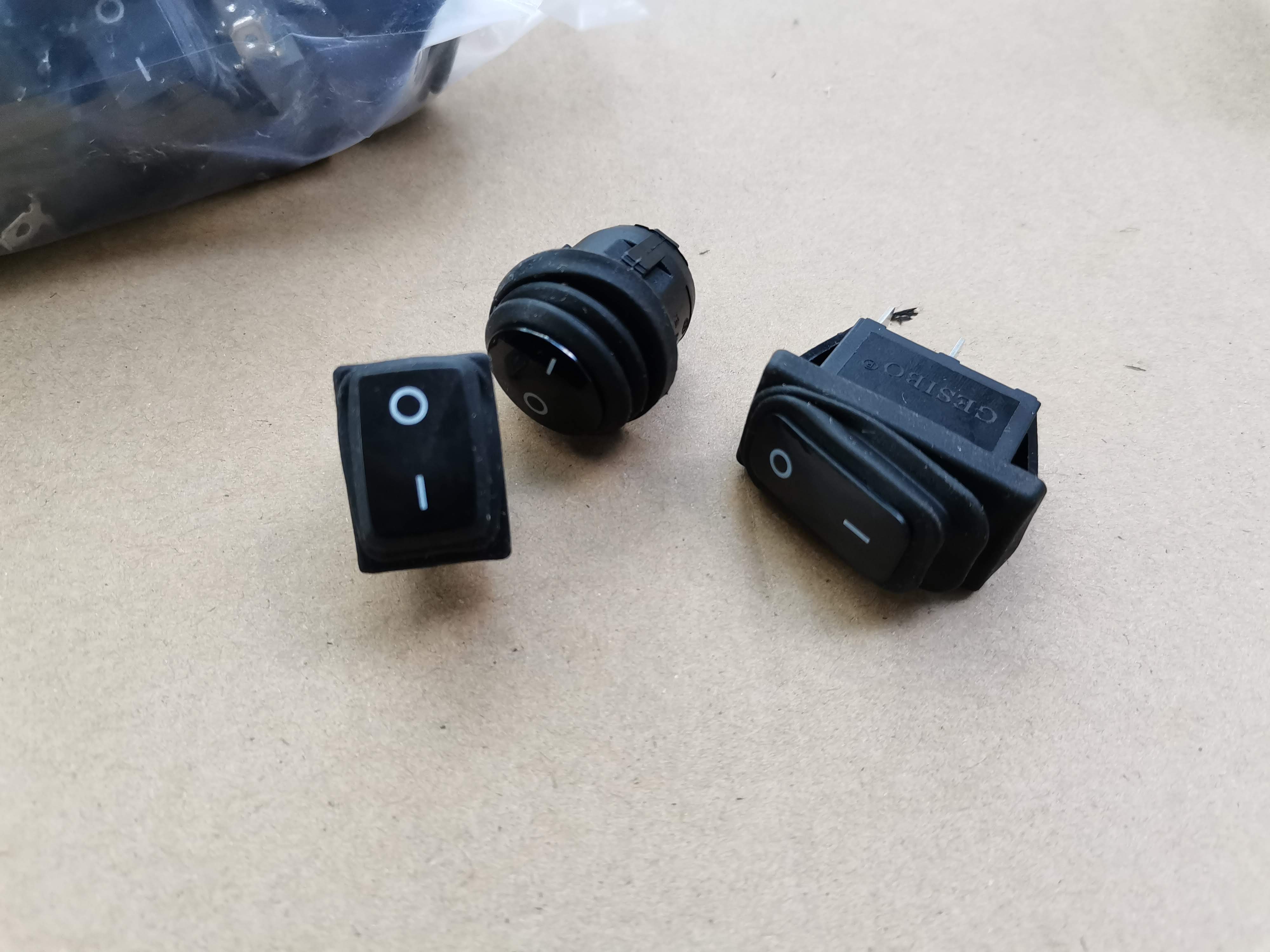 สวิทช์เปิดปิด สวิทช์ Switch สวิทช์โยก มีจุกยางกันน้ำ งานดี กดง่าย แข็งแรง งาน Power Box , งานสร้างทั่วไป