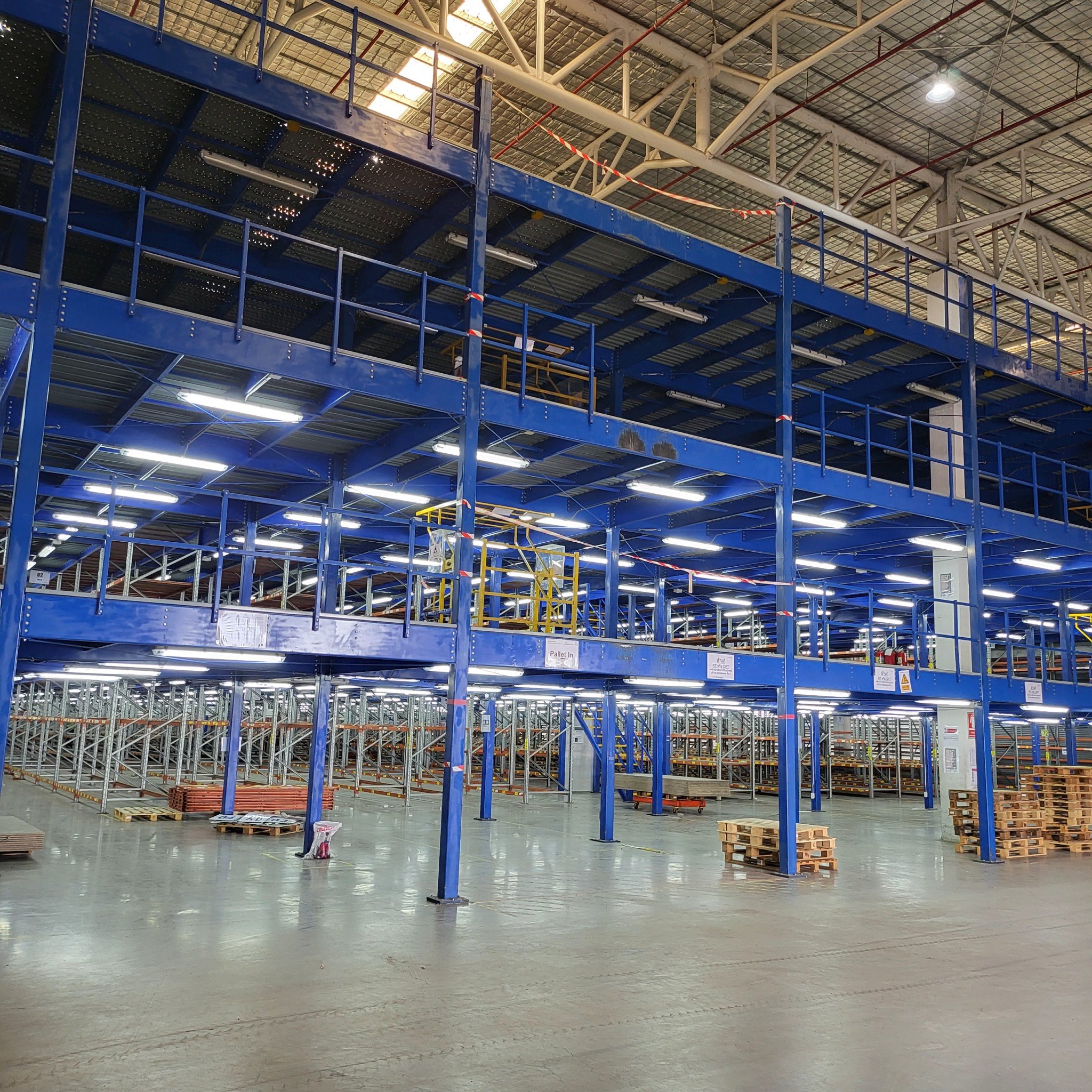 สินค้ามาใหม่ ขนาด 125x250 cm สูง 2m-10m ปูพื้นด้วยวีว่าบอร์ด 20mm รับน้ำหนักได้ชั้นละ 1000 kg