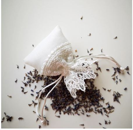 ถุงผ้าใส่ของชำร่วย ของแจก ของที่ระลึก ถุงผ้ากระสอบผสมผ้าลูกไม้ แบบไทย ๆ ขนาด 8x10.5 cm 921441