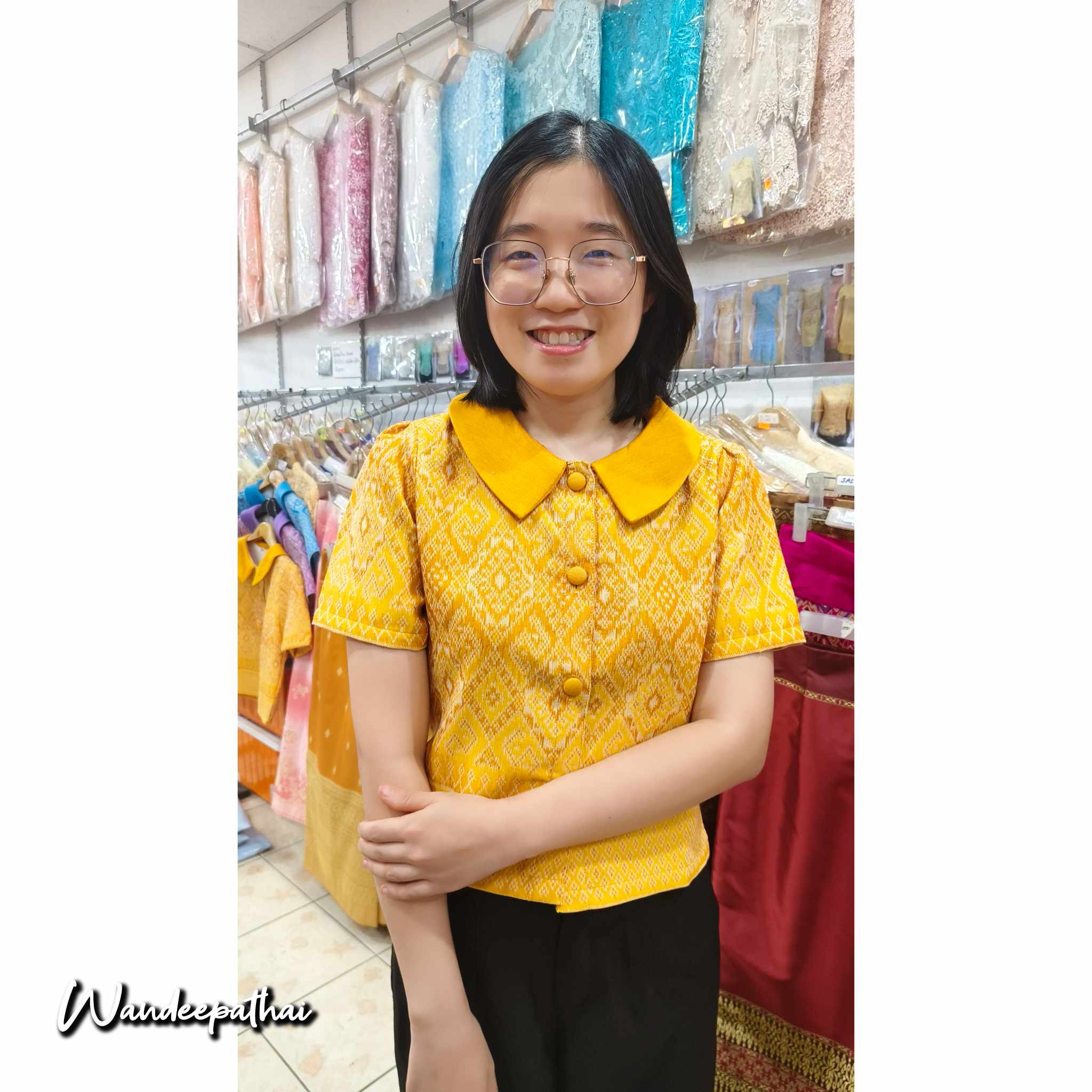 เสื้อผ้าฝ้ายทอลายขอพระเทพ สีเหลืองทอง อัดผ้ากาวทั้งตัว กระดุมหน้าไซส์ M อกเสื้อ34 นิ้ว