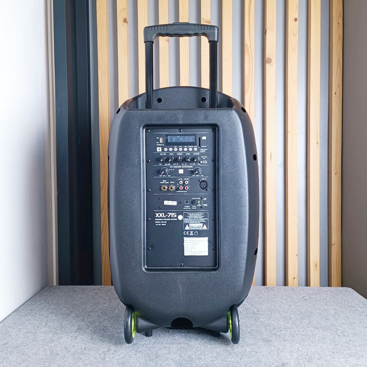 XXL XXL-715 ลำโพงล้อลาก ไมค์ลอย UHF ตู้ลำโพงเคลื่อนที่ 15 นิ้ว พร้อมไมค์ลอย UHF มีบลูทูธ และแบตเตอรี่ชาร์จในตัว ลําโพงเคลื่อนที่พร้อมไมค์ XXL15 XXL 15 เอไอ-ไพศาล