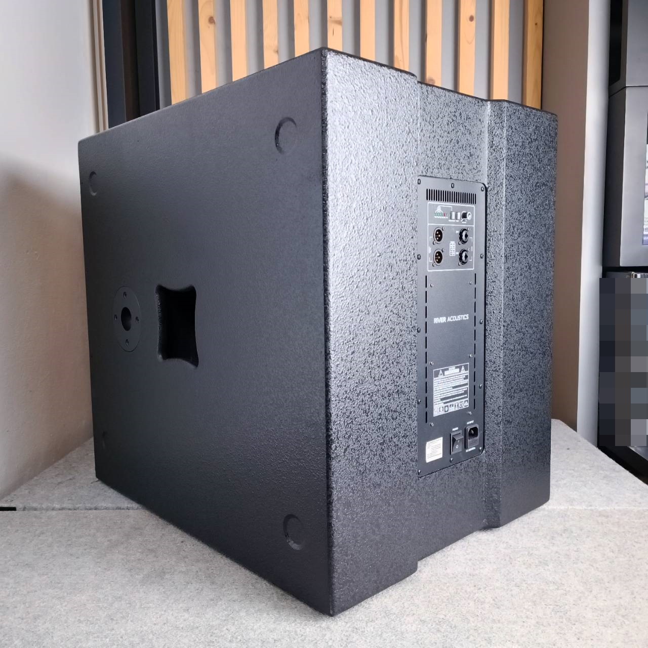 River Acoustics K-18 active subwoofer ลำโพงซับวูฟเฟอร์ 18 นิ้ว แอมป์ในตัว 2200 วัตต์ ลำโพง K 18 K18 เอไอ-ไพศาล