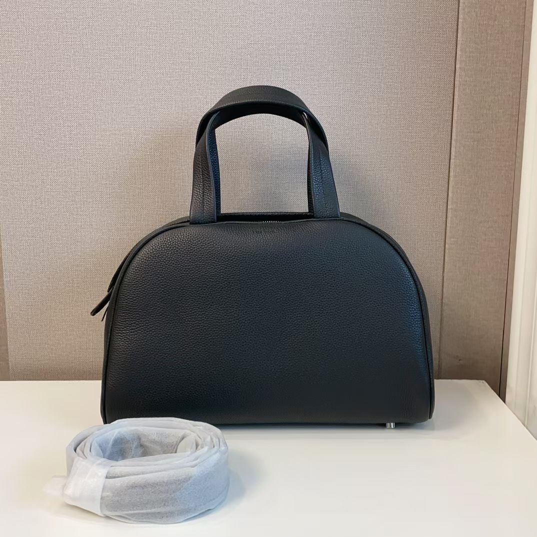 **do** กระเป๋าหนัง THE ROW TWO LOGO BOWLER BAG มี2 สี สินค้าใหม่ ของแท้