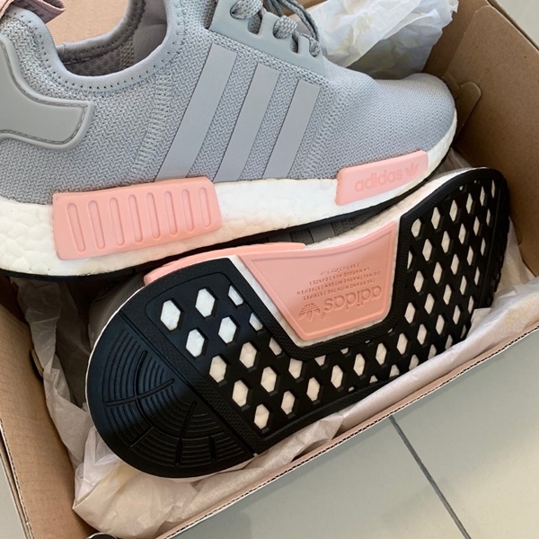 ADIDAS NMD R1 Grey/Pink สีโซน UK ปลั๊กชมพู (ของใหม่ Shoes Case)