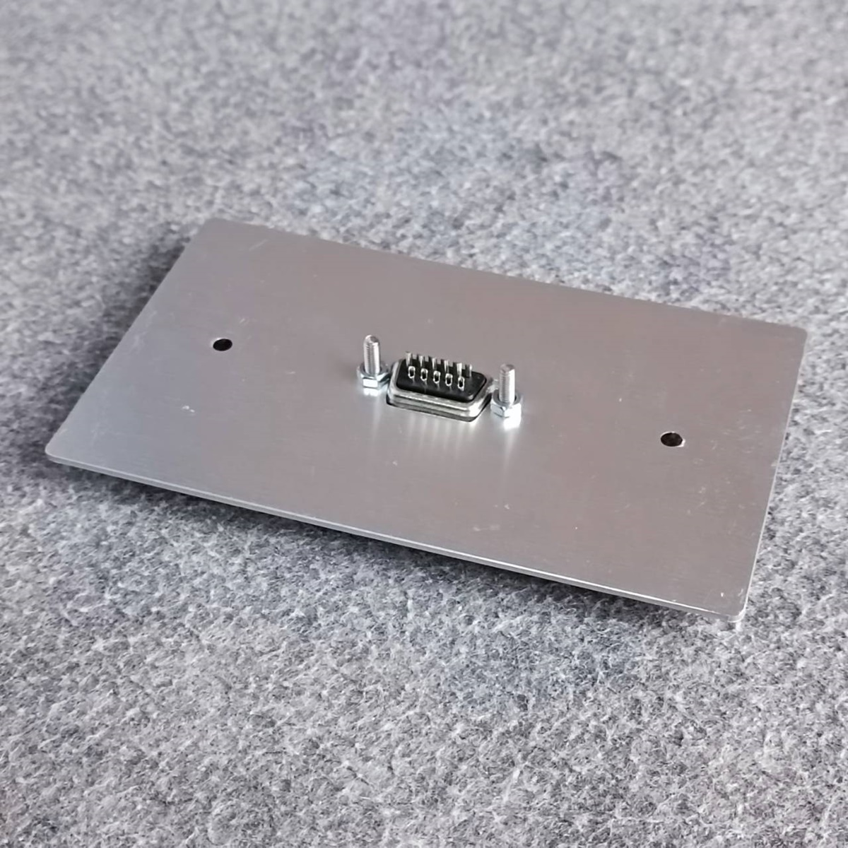 (1ชุด) AMPHENOL AMW-VGA-01P ชุดขั้วต่อ VGA ตัวเมีย 1 จุด Video Outlet Panel Aluminium With VGA 1 Port แผ่นสแตนเลส เอไอ-ไพศาล