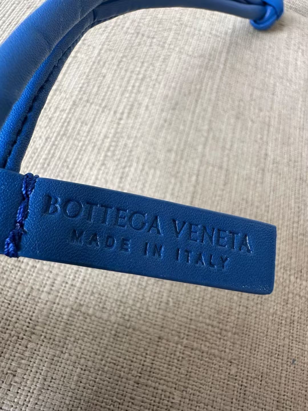 **do** ที่ห้อยกระเป๋า Bottega Dog Charm หนังแกะสาน มี 3สี ใหม่ ของแท้