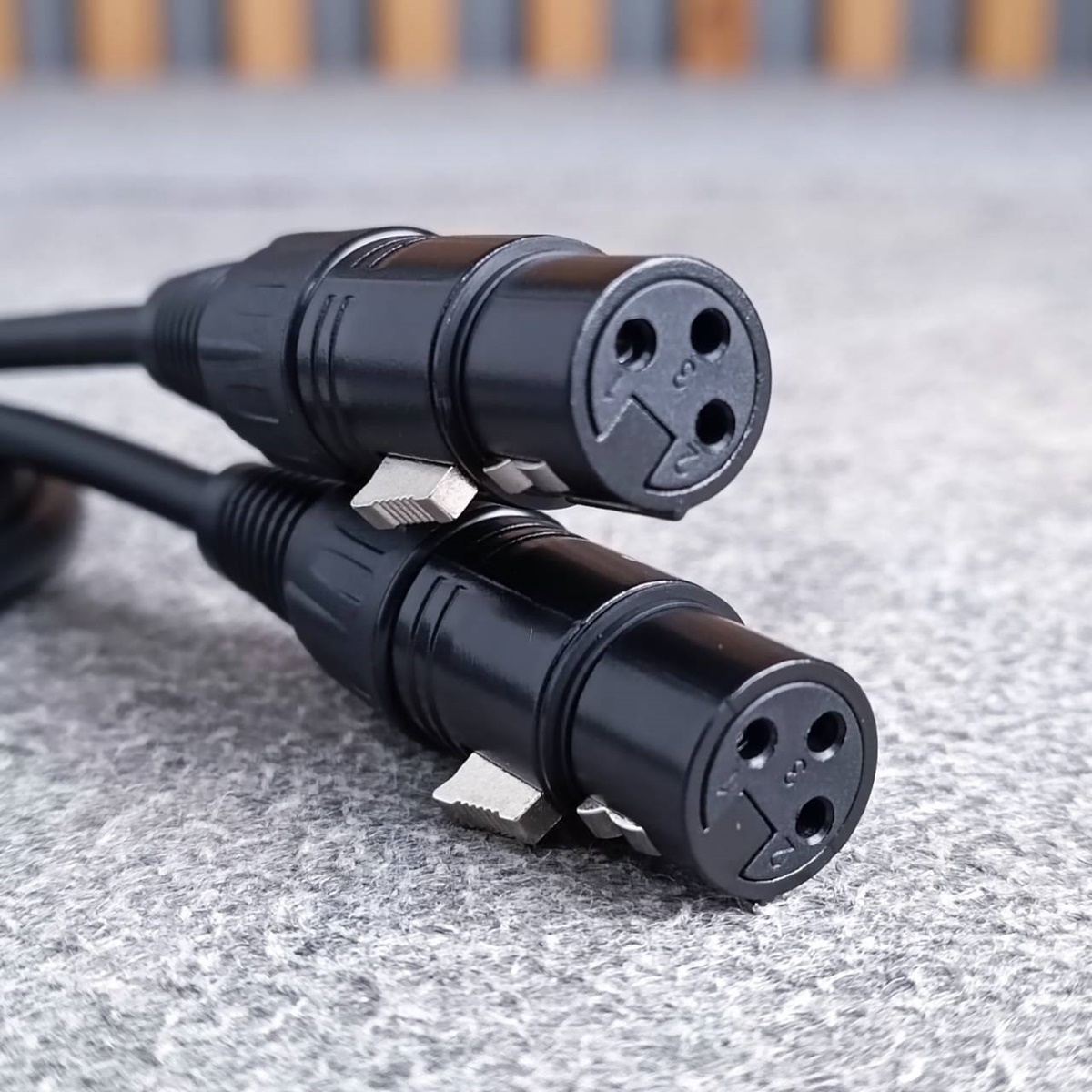 ยาว1เมตร DYNACOM J304 สายPHONE MONOออกXLRเมียx2 1เมตร สายY สายสัญญาณ XLRตัวเมียx2 ออก P.MIC MONO 6.35mm. เอไอ-ไพศาล