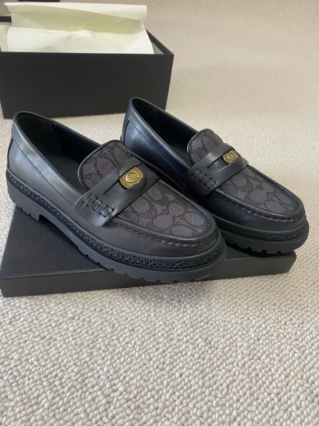 **do** รองเท้าหนัง Coach monogram jacquard loafers ของผู้ชาย สินค้าใหม่ ของแท้