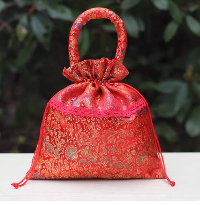 ถุงผ้าไหม สีแดง ลายจีน ใส่ของขวัญ ของชำร่วยงานแต่งงาน ถุงผ้าใส่ของขวัญ แบบมีหูหิ้ว น่ารัก ๆ 802253