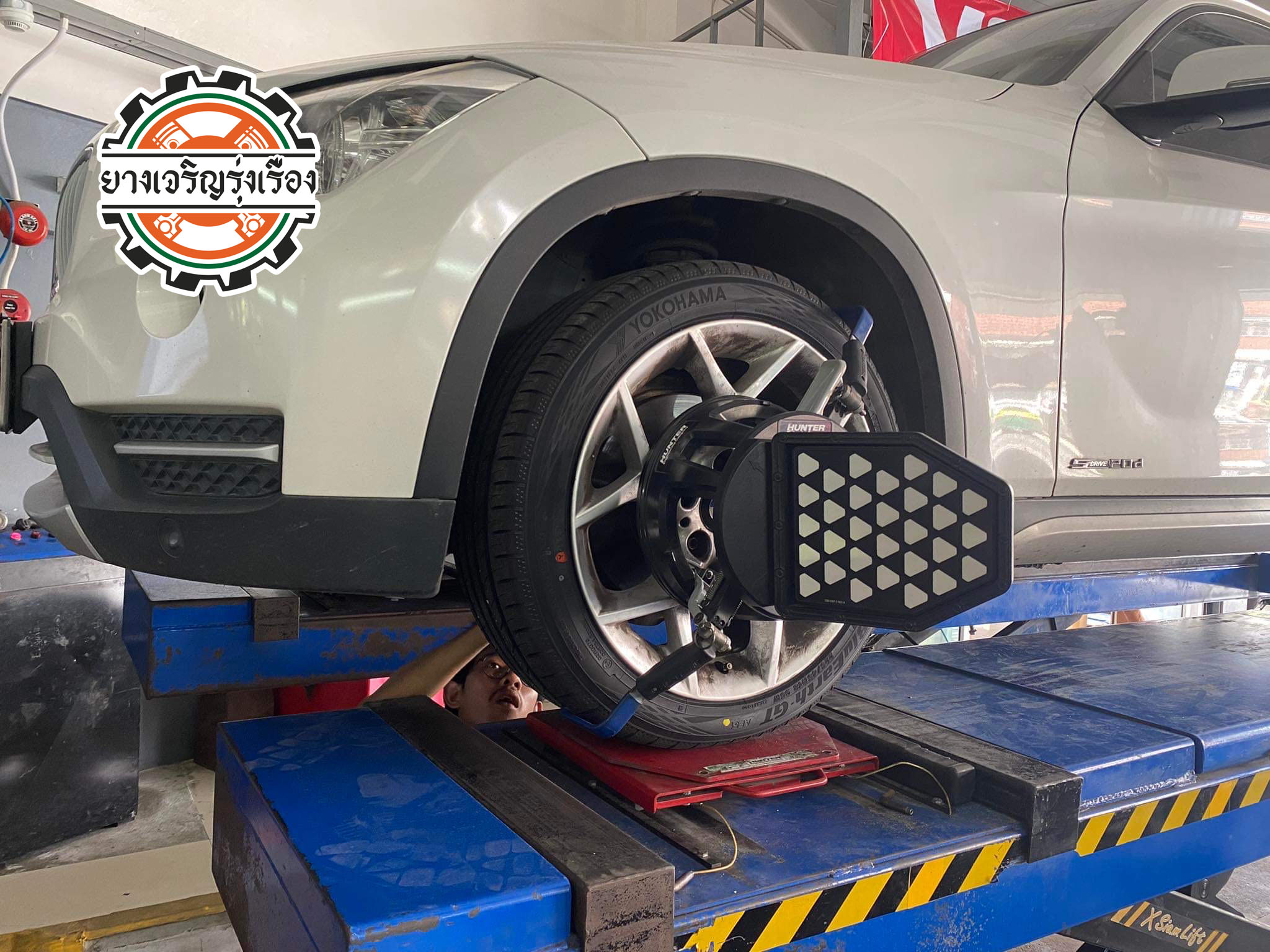 BMW X1 เข้ารับบริการเปลี่ยนยางรถยนต์ ขอยางคุณภาพและผลิตญี่ปุ่น ☄️YOKOHAMA BLUEARTH GT 95W ขนาด 225/45R18 𝙊𝙪𝙧 𝙎𝙚𝙧𝙫𝙞𝙘𝙚 บริการทางร้านเรารับทำอะไรบ้าง 🔧 ติดตั้งยางแบบไร้รอย 100% 🔧 บริการสลับยาง ตามอายุ 🔧 มียางรถยนต์ทุกยี่ห้อให้เลือกซื้อ 🔧 เช็คช่วงล่าง แก้ปัญหาให้ตรงจุด 🔧 บริการล้างลิ้นปีกผีเสื้อ 🔧 บริการเช็คระยะรถยนต์ 🔧 เปลี่ยนถ่ายของเหลวทั้งระบบ 🔧 ตั้งศูนย์ด้วยเครื่อง HUNTER นำเข้าจาก USA สอบถามข้อมูลเพิ่มเติม หรือนัดหมายเข้ารับบริการ Tel : 08-6569-1915 Tel : 08-6544-5963 Line id : @88rw Tiktok : https://www.tiktok.com/@88rwycrr Youtube : https://youtube.com/@88rw Facebook : https://www.facebook.com/88rwtire Location : https://goo.gl/maps/HrNUAZXPN94KvxZ98?coh=178573&entry=tt #รถยนต์มีปัญหาไม่รู้ต้องแก้ตรงไหน ทางเรายินดี ตรวจหาปัญหาและหาวิธีแก้ บอกลูกค้าก่อนลงมือทำเสมอราคาเป็นธรรมไม่เอาเปรียบ สบายใจคุณลูกค้า ---------------------------------- ดูแลให้คำปรึกษาทุกปัญหาคาใจ ไม่ทิ้งลูกค้า มีบริการหลังการขาย 【ให้ผู้เชี่ยวชาญของเรา ดูแลรถคุณ】 ร้านยางเจริญรุ่งเรือง ยินดีต้อนรับครับ ---------------------------------- #โช๊คอัพรถยนต์ #monroe #yss #kayaba #profender #ร้านยางเจริญรุ่งเรือง #นนทบุรี #งามวงศ์วาน #amsfix #บริการช่วงล่างรถยนต์ #ซ่อมบำรุงช่วงล่าง #เซทอัพโช๊คอัพรถยนต์