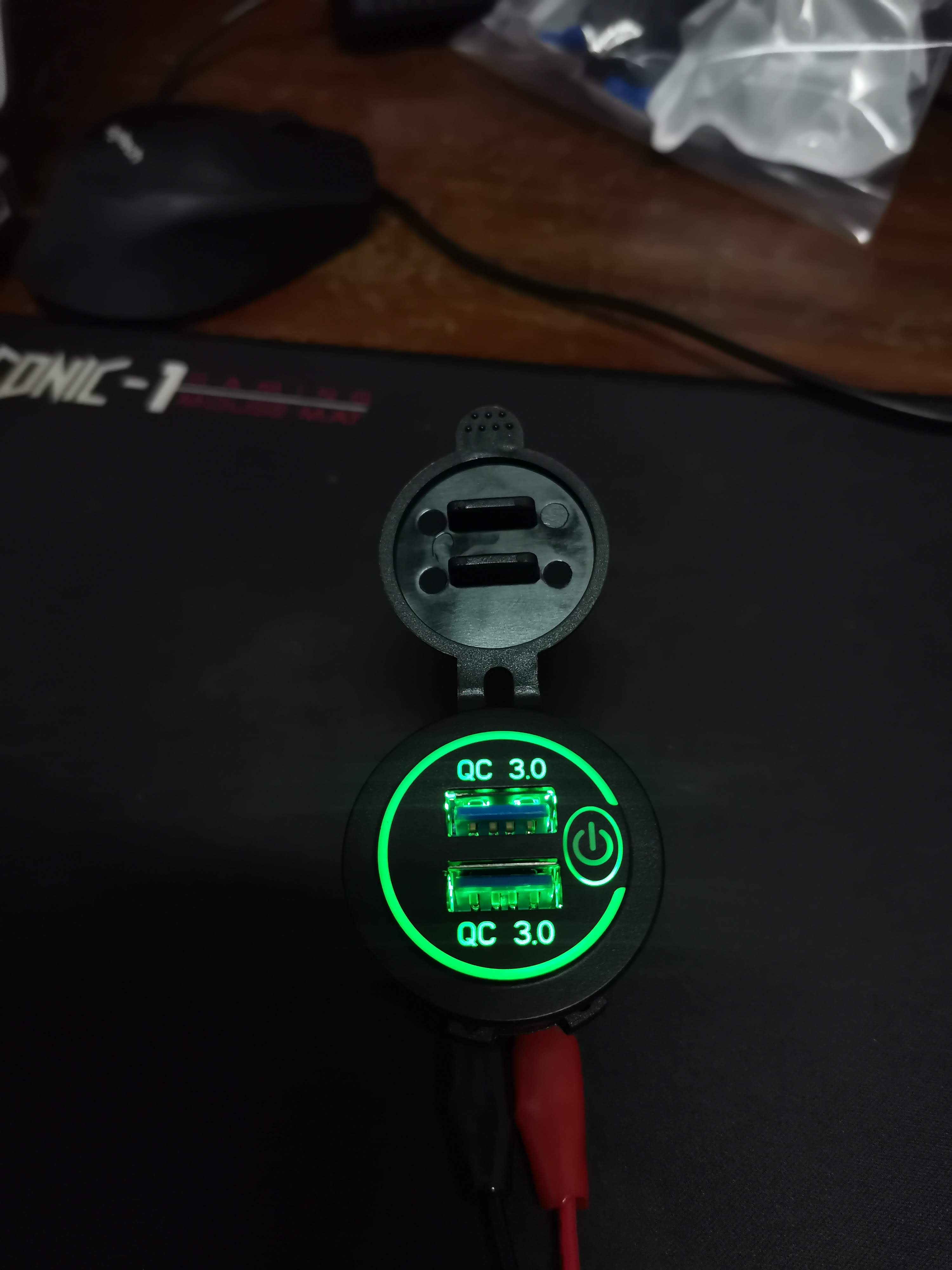 USB Charger QC 3.0A พร้อมสวิทช์สัมพัส งานดี ไฟสวย ชาร์จเร็ว Power Box / USB Car