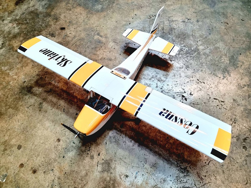 เครื่องบินโฟม Cessna Skylane 1.2M ไม่มีแฟลบ (สอบถามลายได้ที่ร้านค้า)