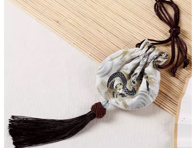 ถุงผ้าฝ้าย ทรงกลม ลายมังกร ทอง น้ำเงิน เบจ ห้อยพู่ แบบเก๋ ๆ ของชำร่วยแต่งงาน ปีมังกรทอง 918412