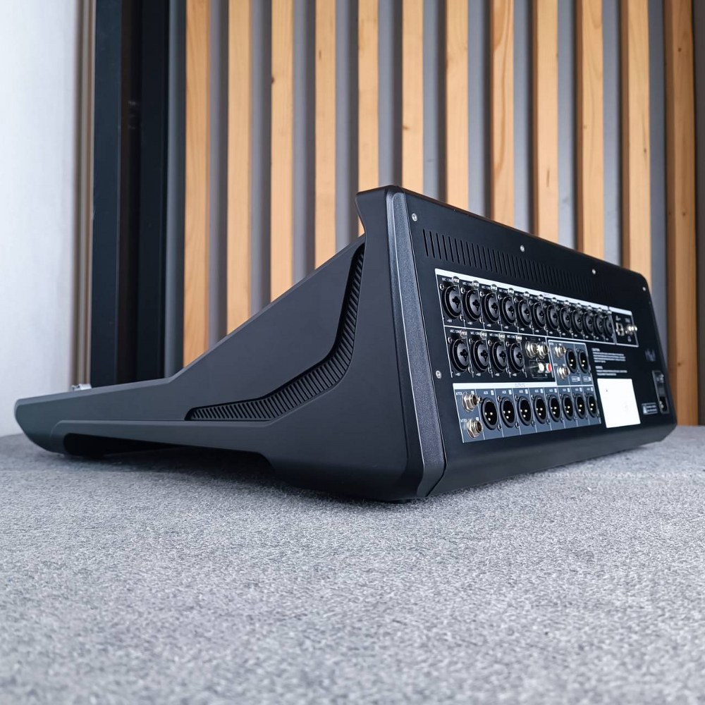 MICROTECH TQ-22 MIXER DIGITAL TQ 22 TQ22 ดิจิตอลมิกเซอร์ 16 อินพุต 8 Aux มีจอแบบสัมผัส เอไอ-ไพศาล