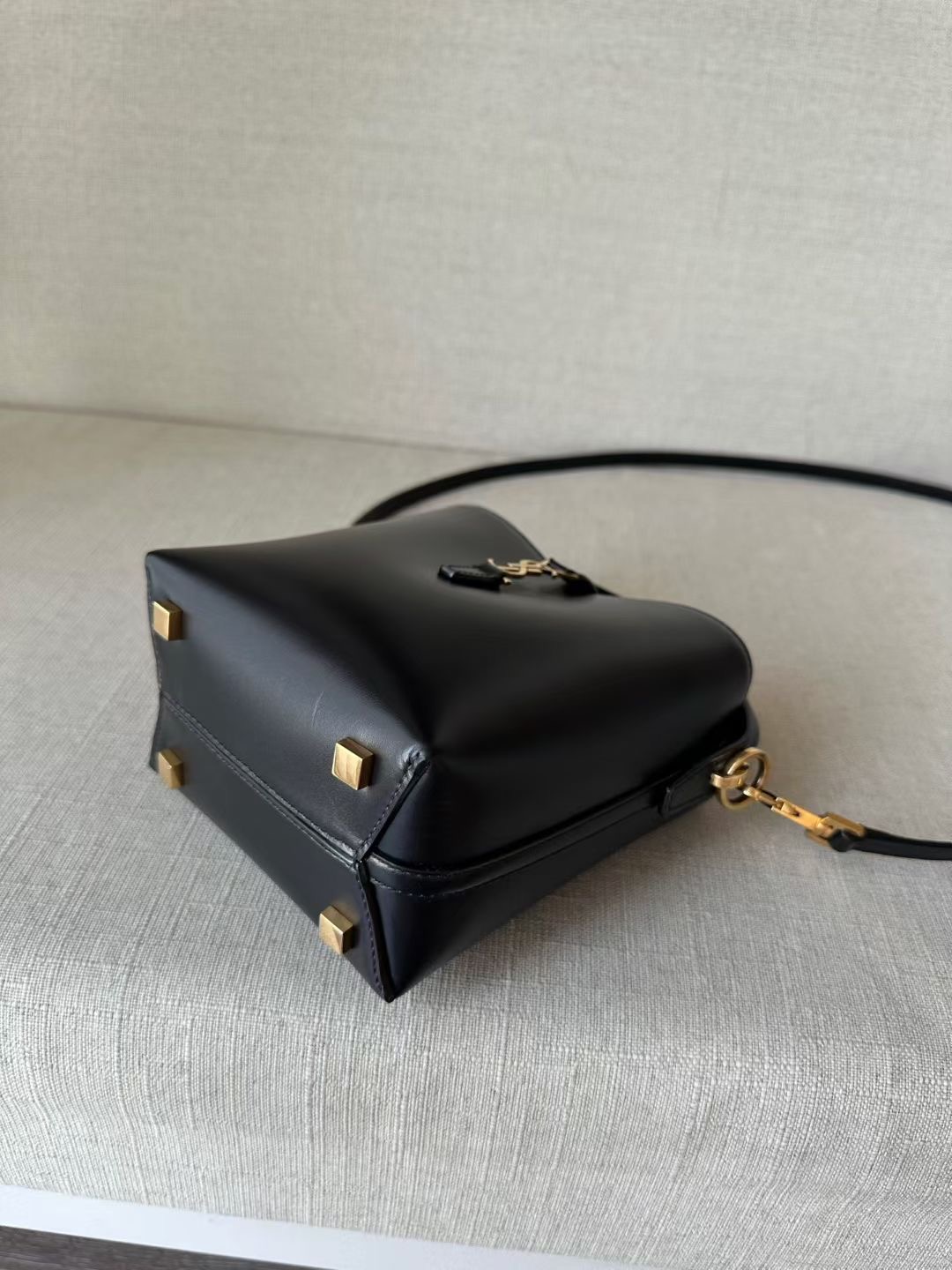 **do** กระเป๋าหนังแท้ YSL LE 37 MINI IN SHINY LEATHER มีสายยาวเสริม สินค้าใหม่ ของแท้