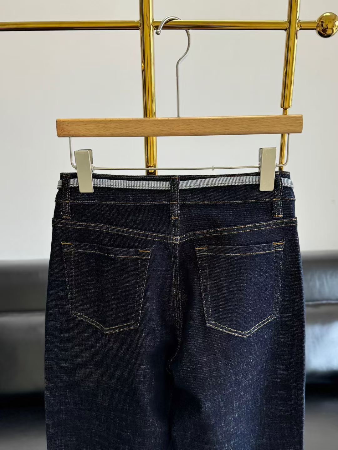 กางเกงยีนส์ขาตรง The Row มีผ้าคล้องเอว ของผู้หญิง สินค้าใหม่ ของแท้