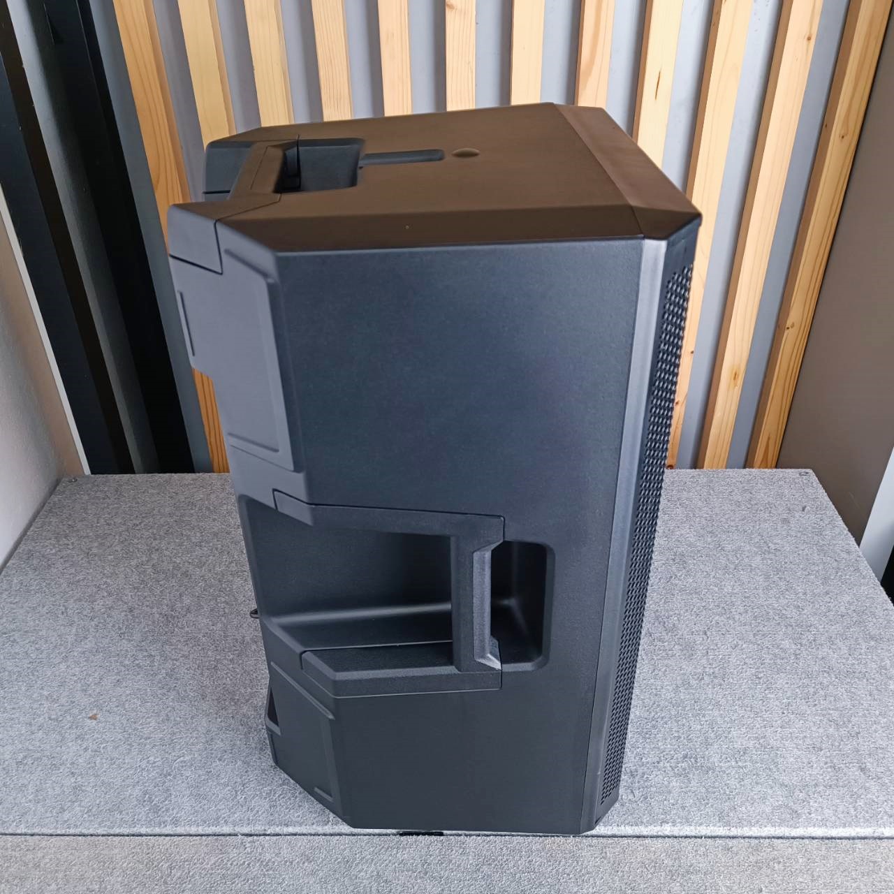 LINEAR AUDIO LA-30A V2 ตู้ลำโพง ACTIVE 12นิ้ว ตู้ลำโพง ACTIVE 12นิ้ว ผู้นำเข้าเดียวกับ MARANI ลำโพงแอคทีฟ ลำโพง เสียงกลาง ลำโพงมีเเอมป์ในตัว ผู้นำเข้าเดียวกับ MARANI LA 30A LA30A V2 เอไอ-ไพศาล