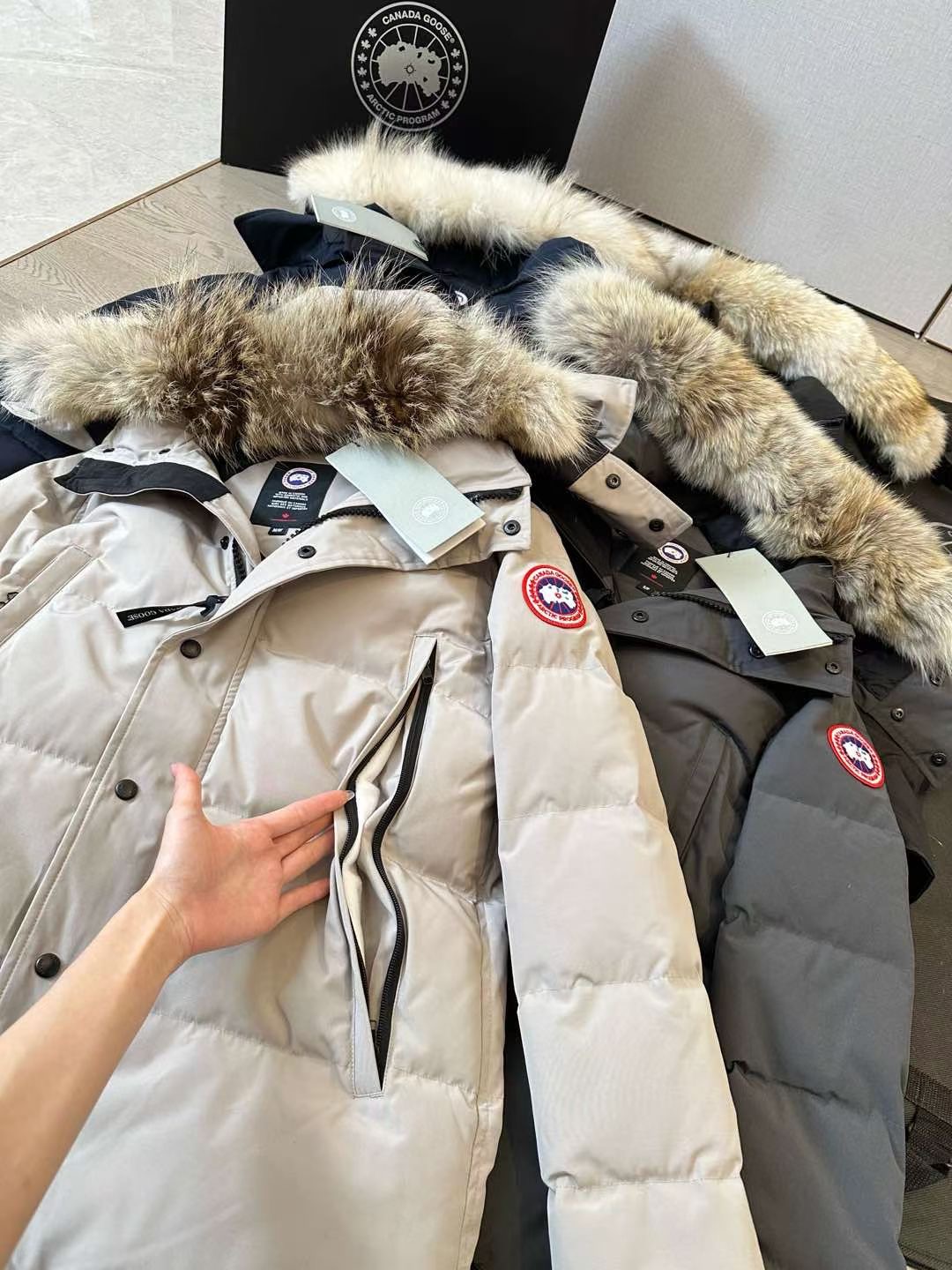 เสื้อแจ๊คเก็ต Canada goose Wyndham Parka ใส่ได้ชายหญิง ฮู้ดขนเฟอร์ถอดแยกได้ สินค้าใหม่ ของแท้