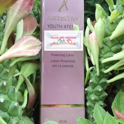 อาร์ทิสทรี ยูธ เอ็กซ์เทนด์ โพรเท็คติ้ง โลชั่น ฟื้นฟูผิว มีส่วนผสมเฉพาะของสารกันแดดเอสพีเอฟ 15 พีเอ และสารแอนตี้ออกซิแดนท์ (Day lotion)