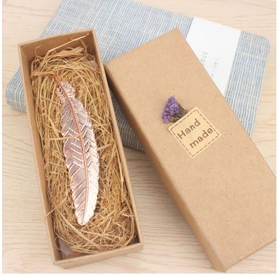 ของชำร่วยงานแต่งงาน ที่คั่นหนังสือ ขนนก สีทอง สีเงิน พร้อมแพ็คเกจ กล่องน้ำตาล ของแจกงานแต่งงาน 237697