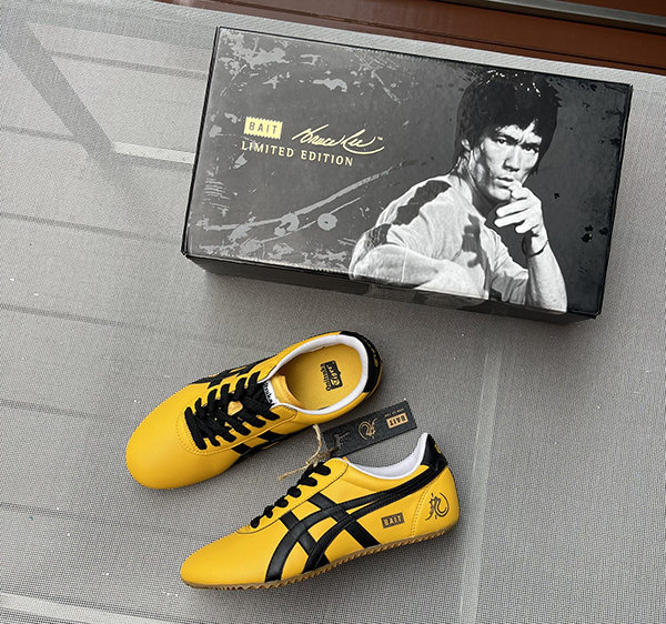รองเท้าโอนิ ไทชิ Yellow / Black (X Bruce LEE) Rare item (Sz 38 euro คู่ที่ 038/100)
