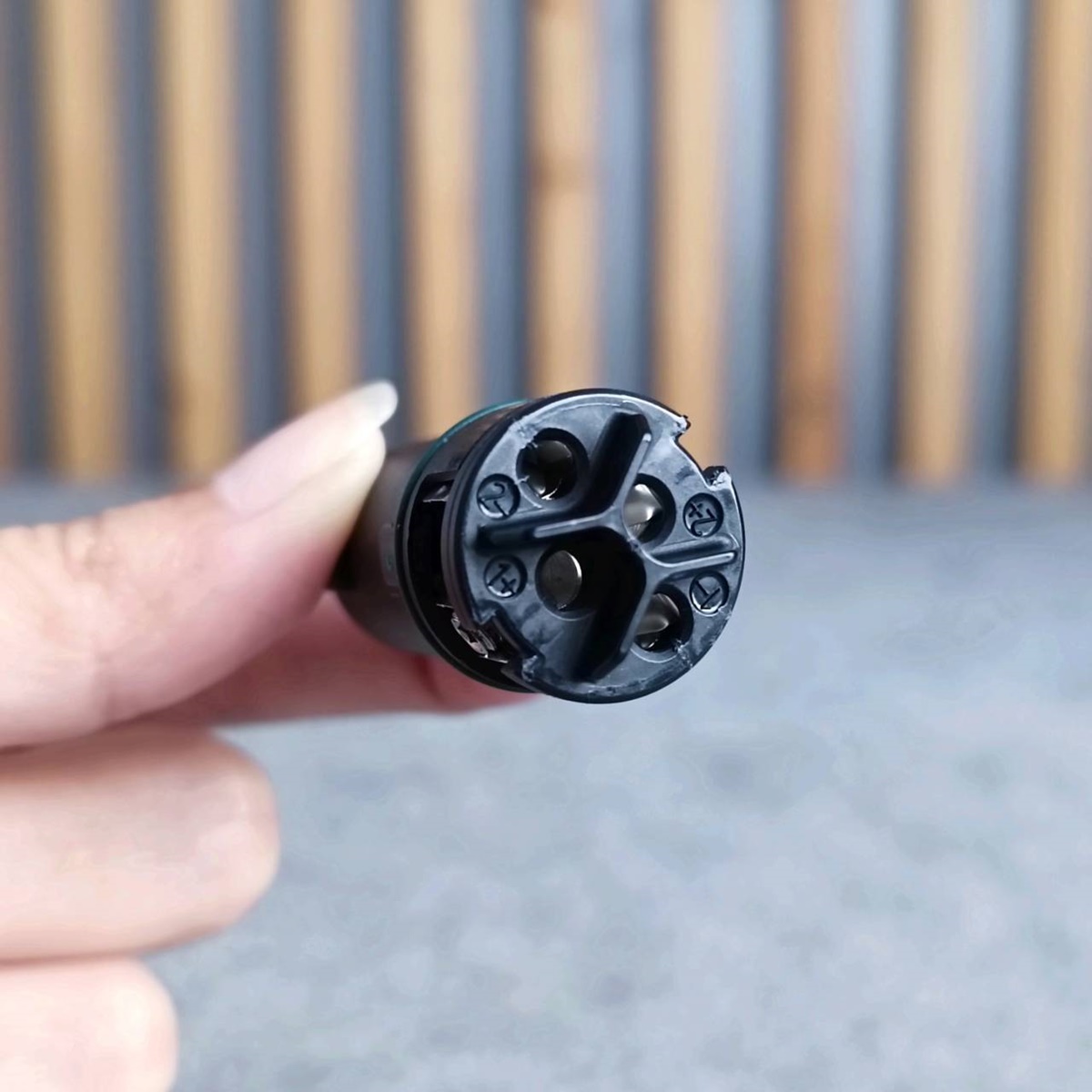 *ของแท้* NEUTRIK NL-4FXX-W-S P.SPEAKON สเปคคอน ตัวผู้ แจ็คสเปคคอน NL 4FXX W S สเปคคอนตัวผู้ NL4FXXWS สเปคคอนตู้ลำโพง เอไอ-ไพศาล