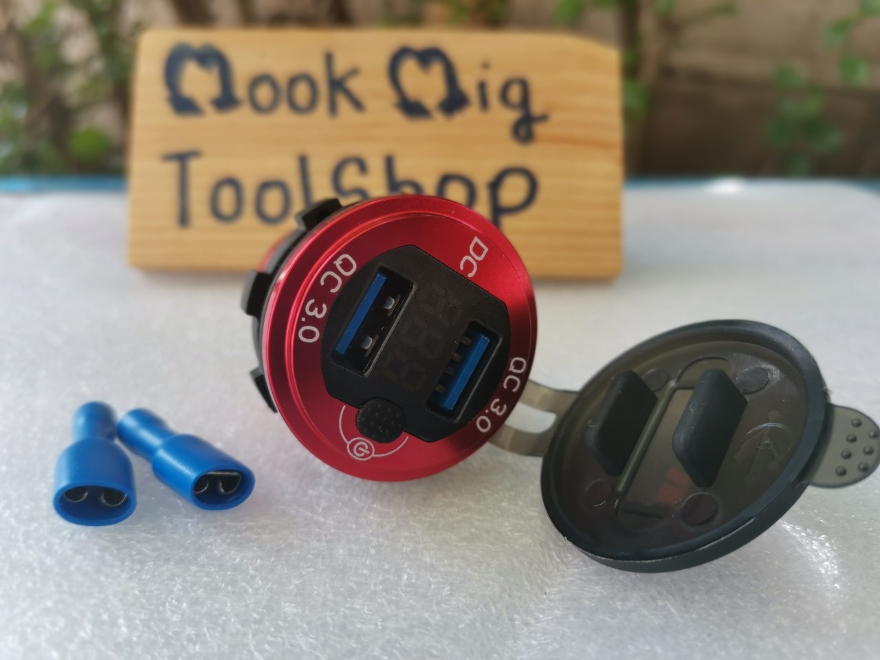 USB Charger อลูมิเนียม QC 3.0A พร้อมสวิทช์สัมพัส งานดี ไฟสวย ชาร์จเร็ว Power Box / รถยนต์