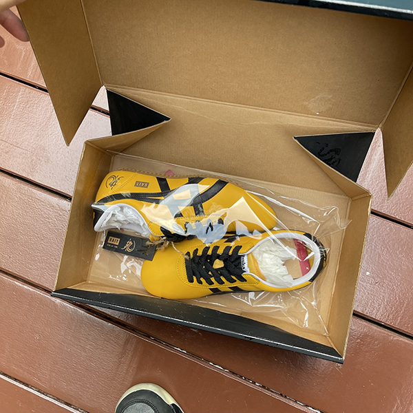 รองเท้าโอนิ ไทชิ Yellow / Black (X Bruce LEE) Rare item (Sz 38 euro คู่ที่ 038/100)