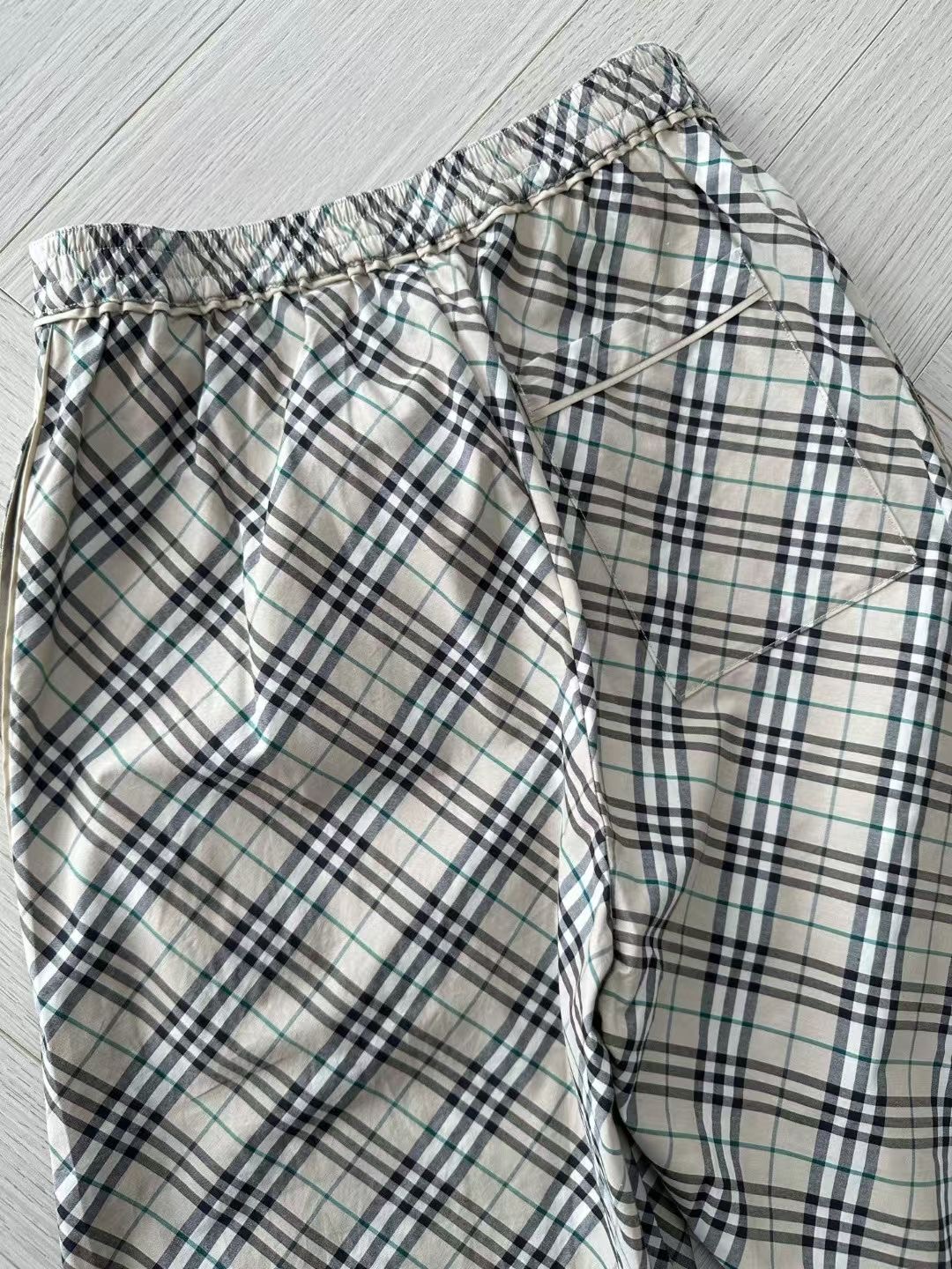 **do** กางเกงผ้าเอวยางยืด Burberry Check Cotton Pyjama Trousers สินค้าใหม่ ของแท้