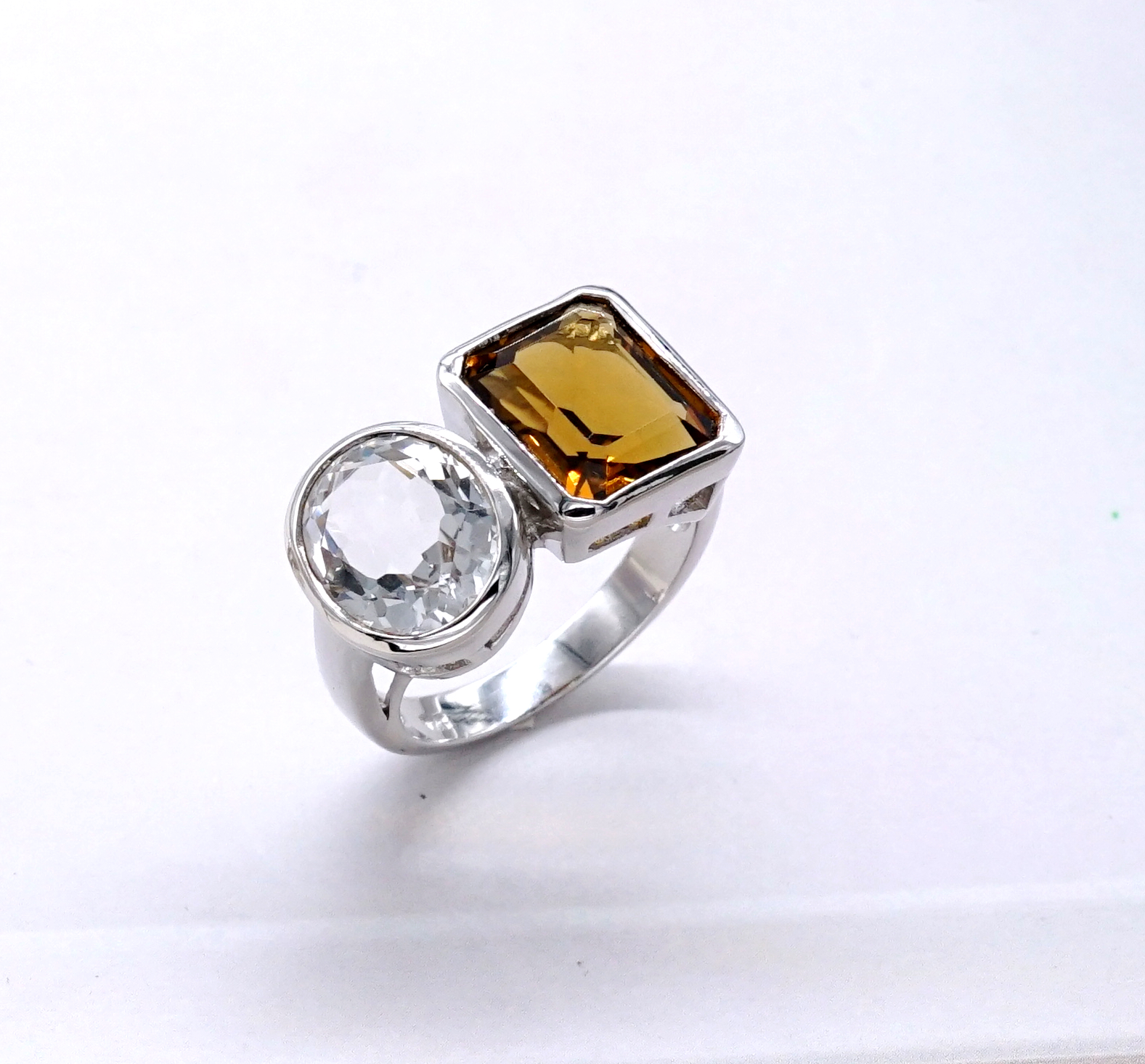 แหวน พลอย สโมกกี้ควอตซ์ (Smoky quartz ) และ ไวท์โทพาส (White Topaz)