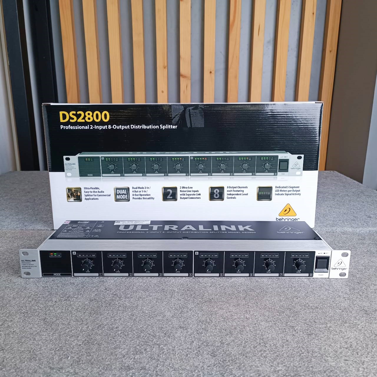BEHRINGER DS-2800 ULTRALINK Microphone Splitter เครื่องแยกสัญญาณ 2-Input 8-Output โปรเซสเซอร์ DS 2800 DS2800 เอไอ-ไพศาล