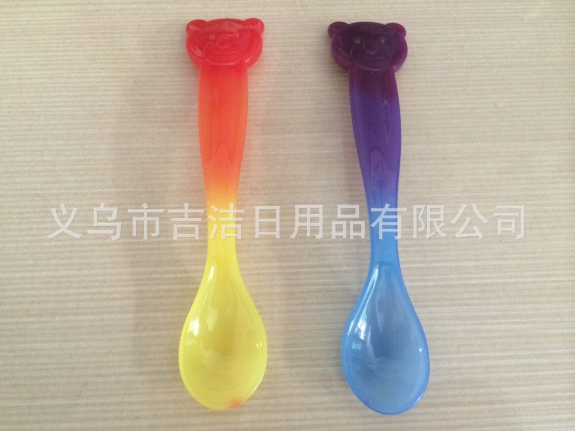 CCH420 ช้อนเด็กเปลี่ยนสี ชิ้นละ