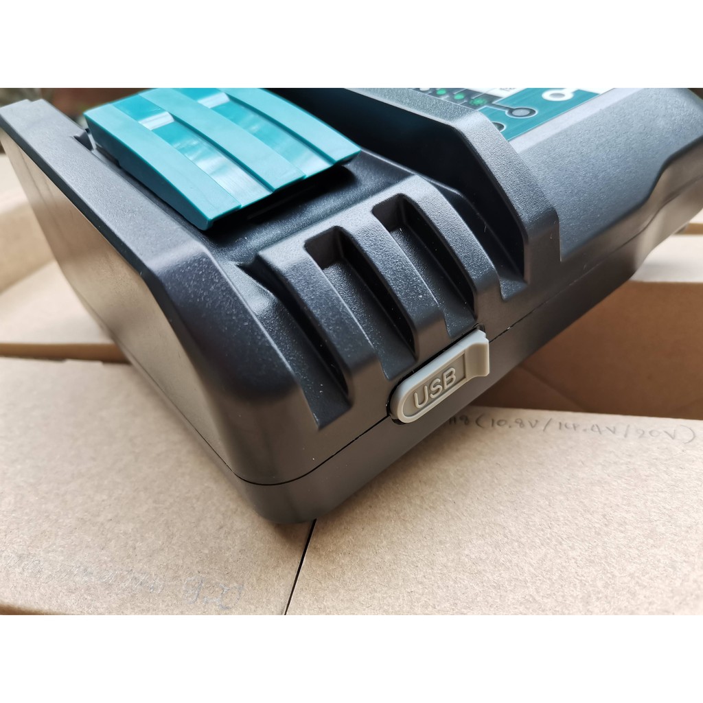 ที่ชาร์จแบต Makita มากีต้า 18V 3.5A รุ่นชาร์จเร็ว มีจอ งานเทียบคุณภาพดี มีหน้าจอแสดงการชาร์จ