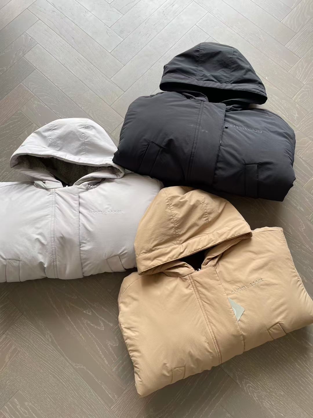 เสื้อกันหนาวมีฮู้ดใส่ได้ 2 ด้าน Canada Goose Women's Alberni Reversible Fleece Bomber Jacket มี 3 สี สินค้าใหม่ ของแท้