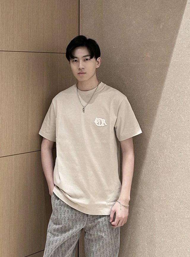 Mix**เสื้อยืด DIOR T-shirt Dior Charm dalla vestibilità comoda ใส่ได้ ชาย หญิง สินค้าใหม่ ของแท้
