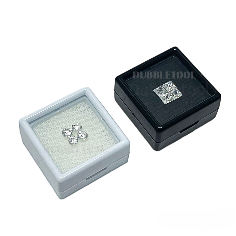 กล่องใส่พลอย กล่องพลอย ขนาด 3x3 Cm พื้นกำมะหยี่ ฐานเป็นฟองน้ำ ขาว/ดำ กล่องใส่เพชร กล่องใส่อัญมณี กล่องใส่จิวเวลรี่ กล่องใส่เครื่องประดับ