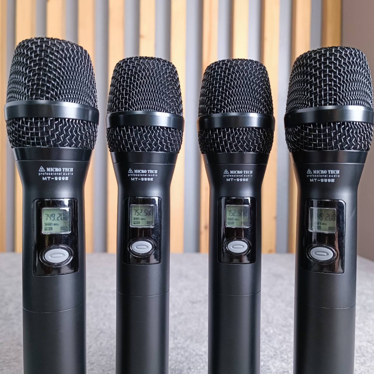 ไมค์4ด้าม MICROTECH MT-999E (4CH) ไมค์ลอย 4ด้าม UHF ไมค์โครโฟน ไมค์ลอย ไมโคร เทค MT 999E MT999E เอไอ-ไพศาล