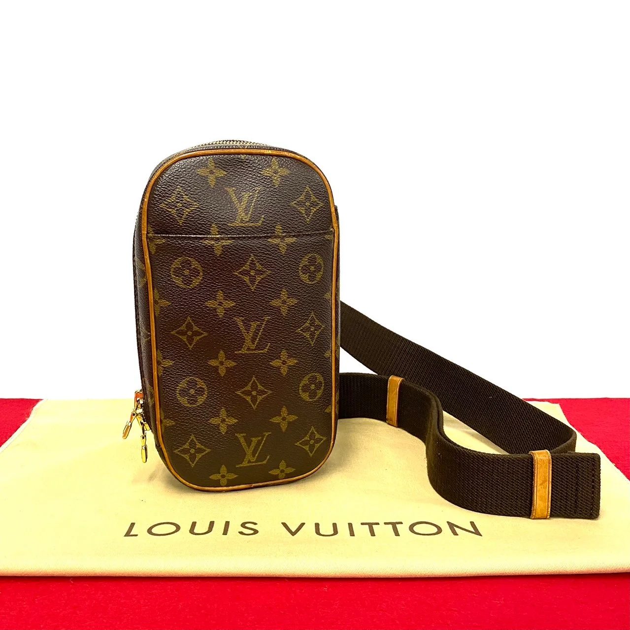 Louis Vuitton Pochette Gange กระเป๋า คาด-อก รุ่น Classic สภาพ 90 % หายาก
