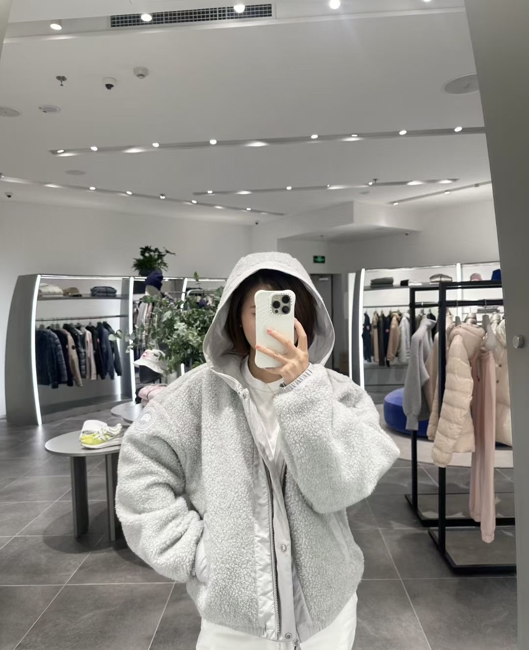 เสื้อกันหนาวมีฮู้ดใส่ได้ 2 ด้าน Canada Goose Women's Alberni Reversible Fleece Bomber Jacket มี 3 สี สินค้าใหม่ ของแท้