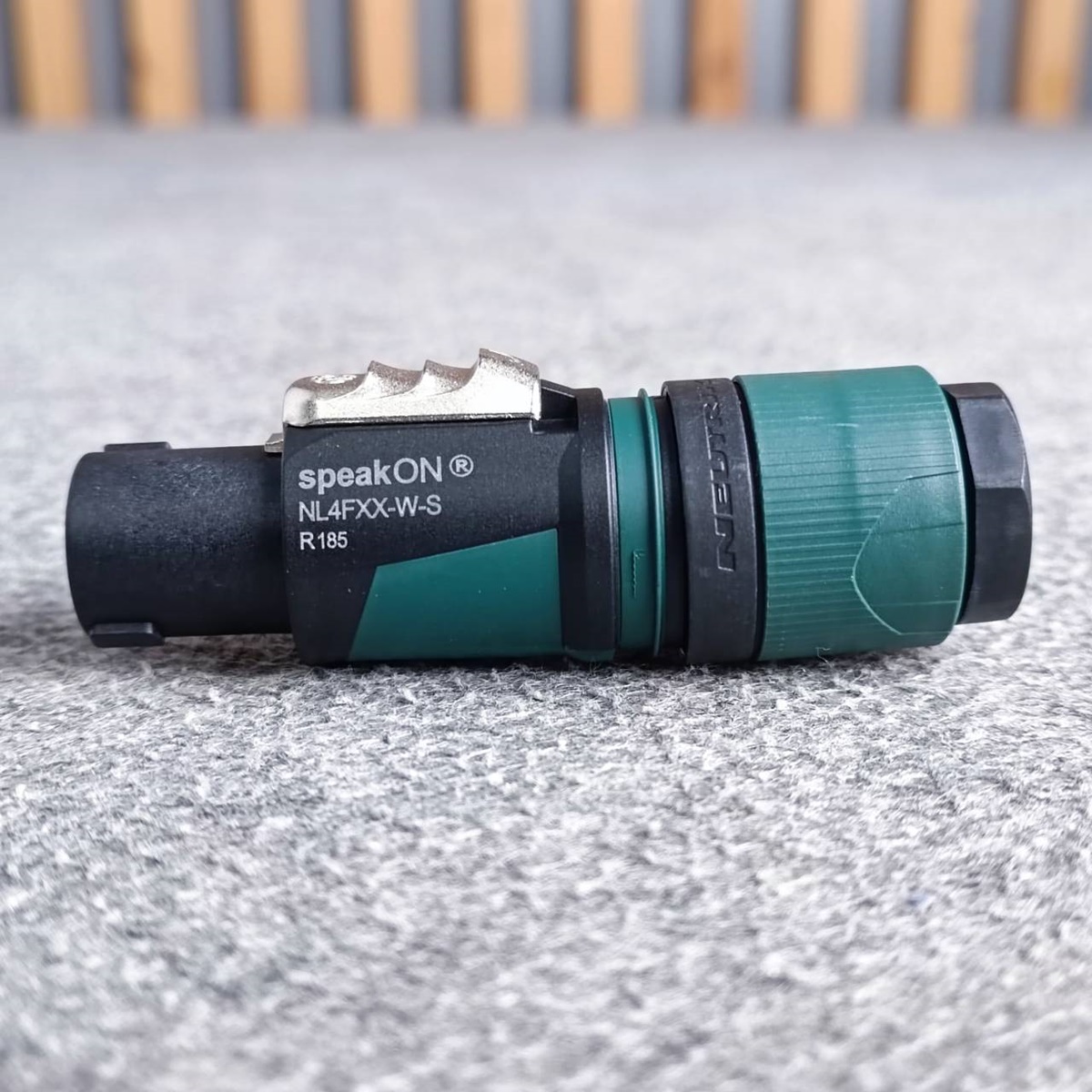 *ของแท้* NEUTRIK NL-4FXX-W-S P.SPEAKON สเปคคอน ตัวผู้ แจ็คสเปคคอน NL 4FXX W S สเปคคอนตัวผู้ NL4FXXWS สเปคคอนตู้ลำโพง เอไอ-ไพศาล