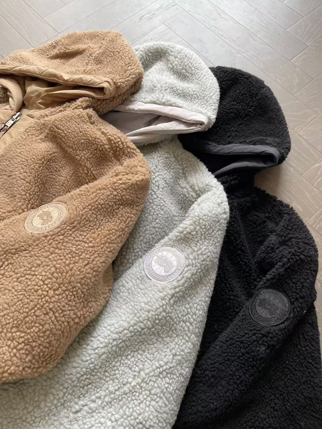 เสื้อกันหนาวมีฮู้ดใส่ได้ 2 ด้าน Canada Goose Women's Alberni Reversible Fleece Bomber Jacket มี 3 สี สินค้าใหม่ ของแท้