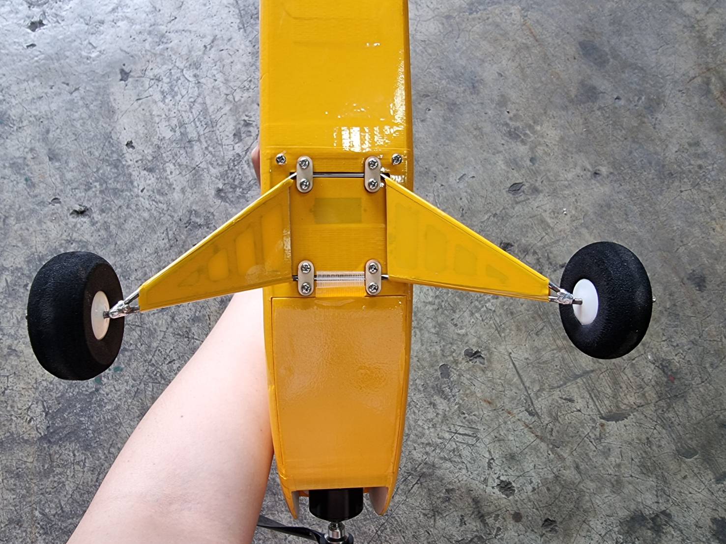 เครื่องบิน : Piper J-3 1.2M. (ไม่รวมสปินเนอร์ ใบพัด ล้อ)(สอบถามลายได้ที่ร้านค้า)