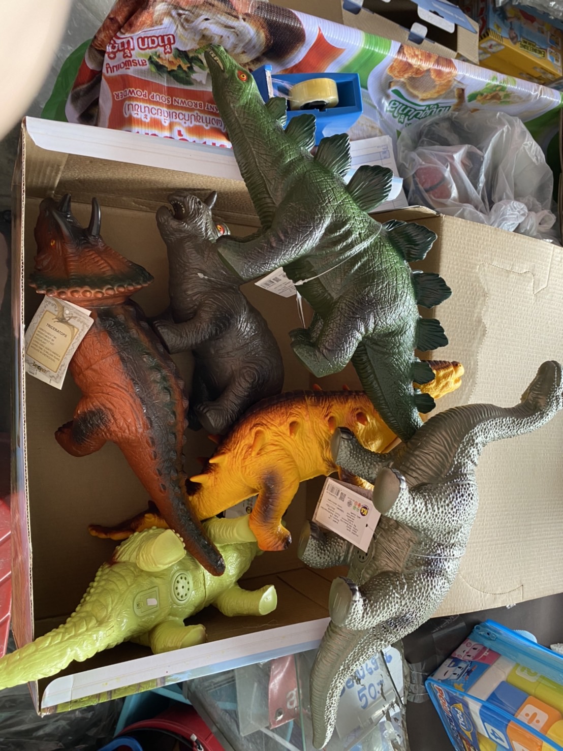 231 พร้อมส่ง ของเล่นเด็กไดโนเสาร์ยางตัวนิ่มมีเสียงร้อง ยกกล่องละ 6 ตัว กล่องละ
