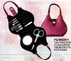 พรีเมี่ยมชุดอุปกรณ์ ตัดแต่งเล็บ ในซอง รูปกระเป๋า Manicure Set สกรีนโลโก้ได้