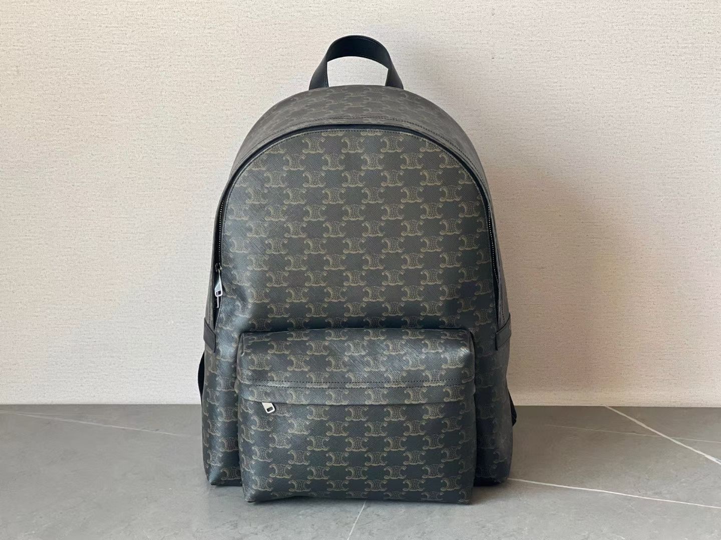 **DO** กระเป๋าเป้ Celine MEDIUM BACKPACK IN TRIOMPHE CANVAS AND CALFSKIN สินค้าใหม่ ของแท้